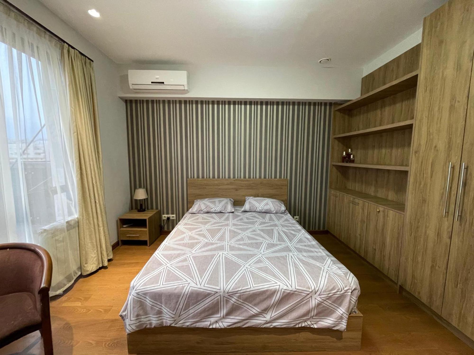 Apartment In Yerevan City Center Republic Square Self Check-In Exteriör bild